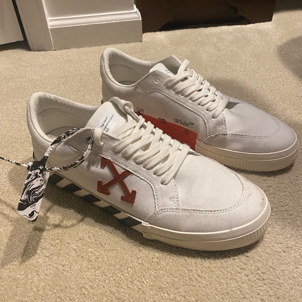Off-White Low Vulcanized Sneakers